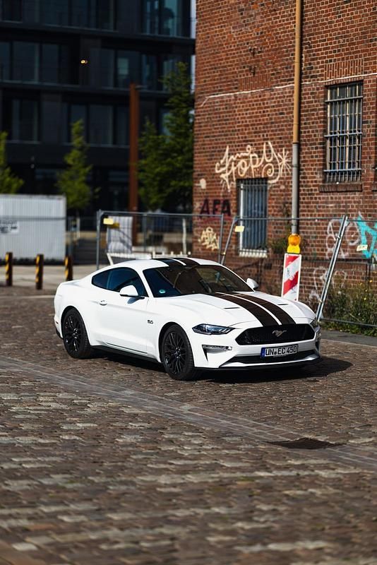 Weiß Gebraucht 2024 Ford Mustang GT Coupé | 49.999 € (Fairer Preis) - Bild 1/4