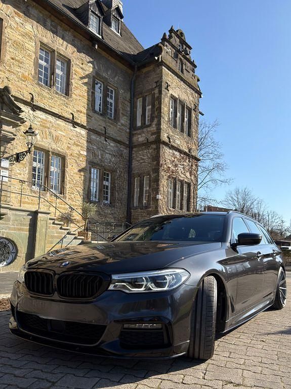Gebraucht BMW 540 Shadowline 320 PS (235 kW) 2020 Grau Kombi