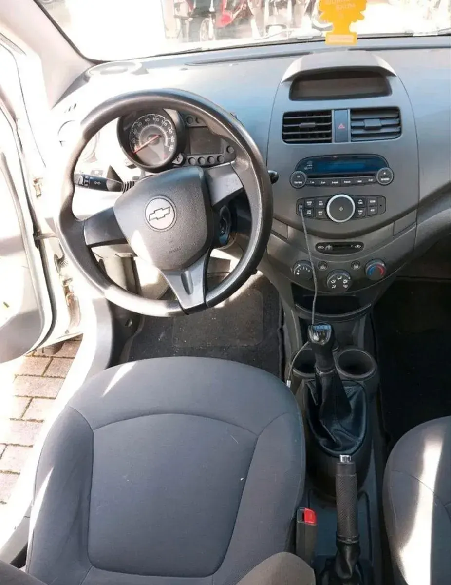 Gebraucht Chevrolet Spark 68 PS (50 kW) 2011 Weiß Kleinwagen