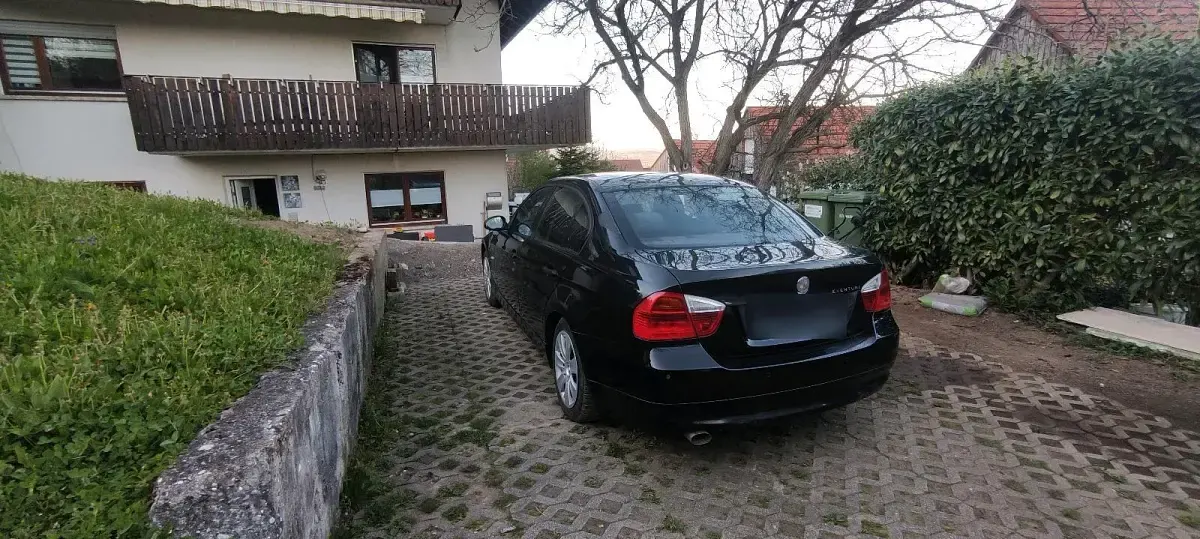 Gebraucht BMW 318 129 PS (94 kW) 2007 Schwarz Limousine