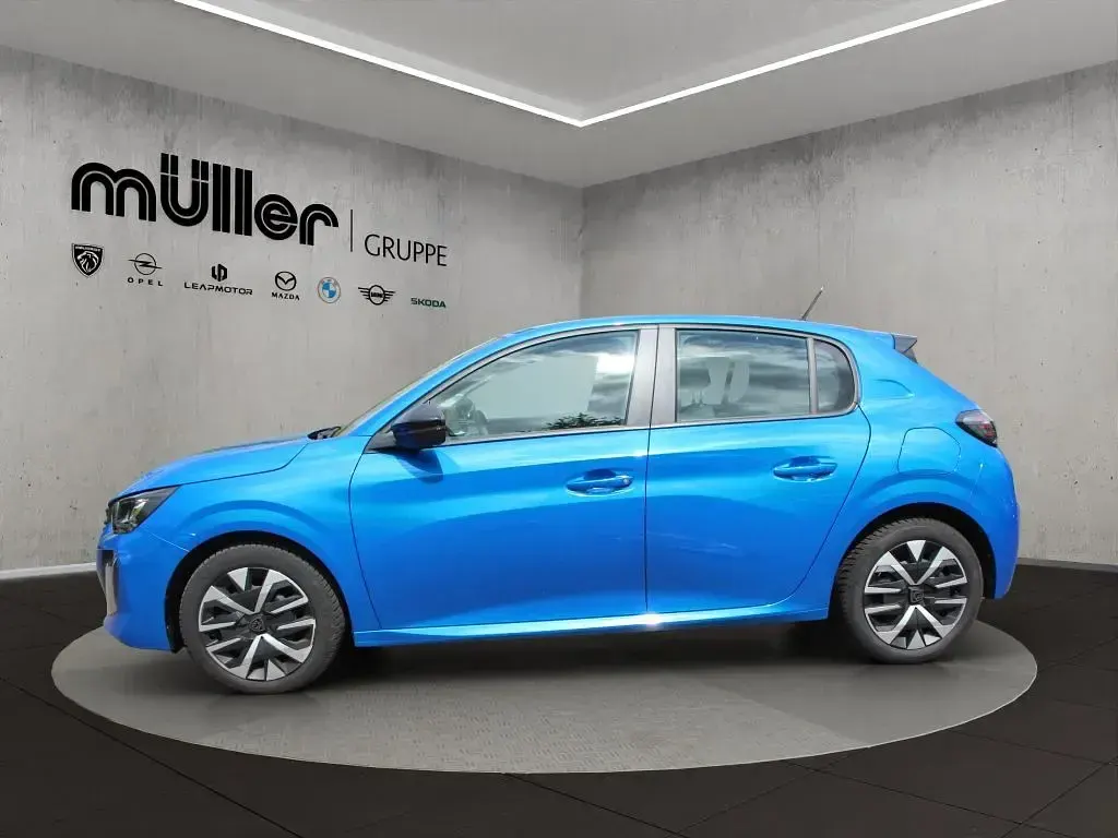 Używany Peugeot 208 Active 75 KM (55 kW) 2024 Niebieski Hatchback