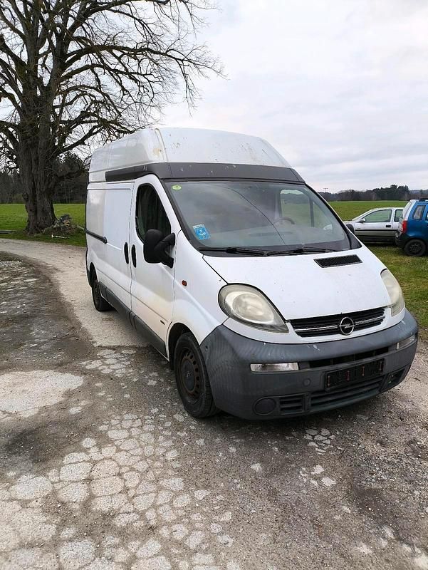 Gebraucht Opel Vivaro 135 PS (99 kW) 2004 Weiß Van / Kleinbus