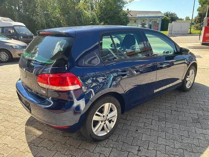 Gebraucht VW Golf VII Match 105 PS (77 kW) 2012 Blau Limousine