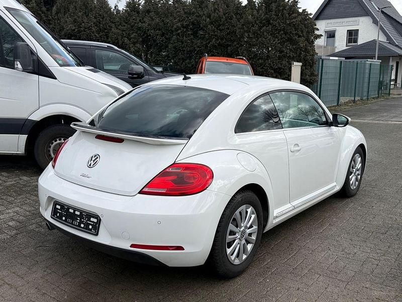Gebraucht VW Beetle Design 105 PS (77 kW) 2012 Weiß Kleinwagen