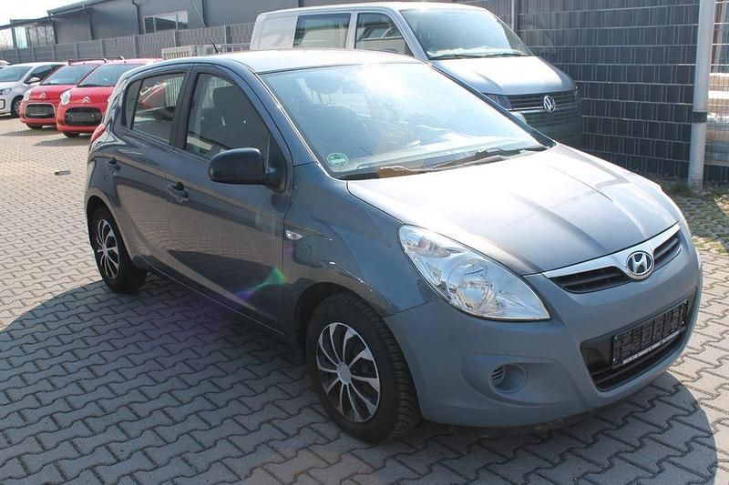 Gebraucht Hyundai i20 77 PS (56 kW) 2010 Grau Kleinwagen