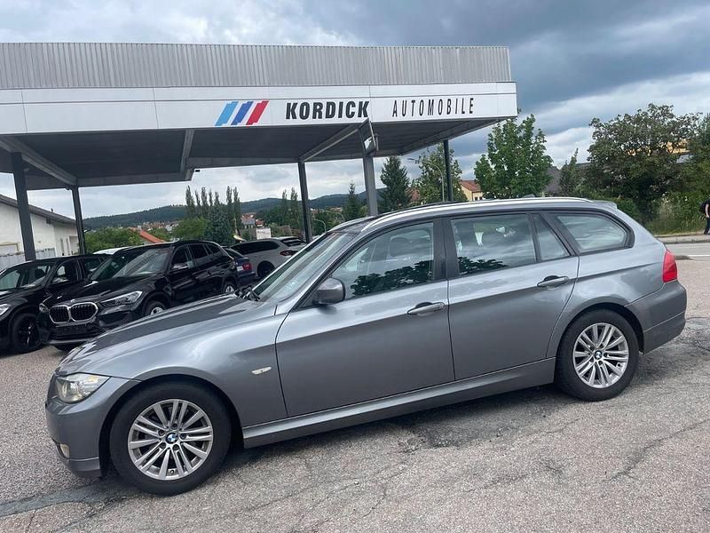 Gebraucht BMW 318 Sport Line 143 PS (105 kW) 2012 Grau Kombi