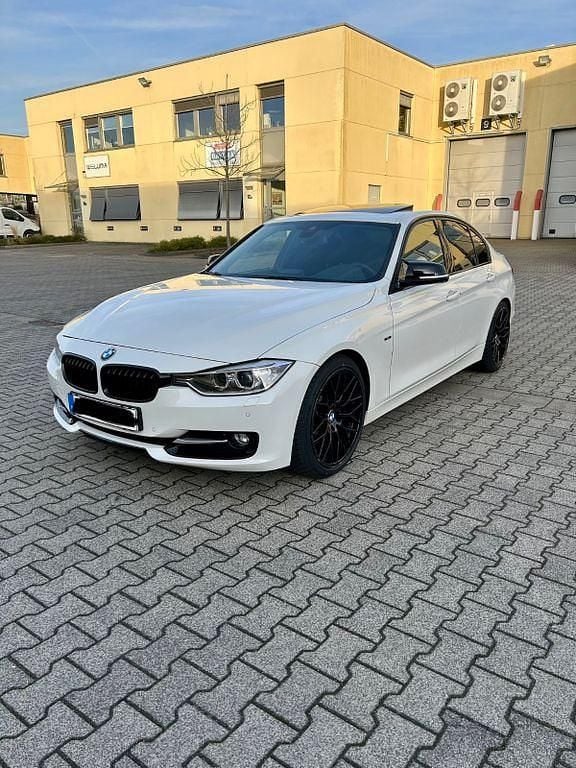 Gebraucht BMW 330 Sport Line 258 PS (189 kW) 2012 Weiß Limousine