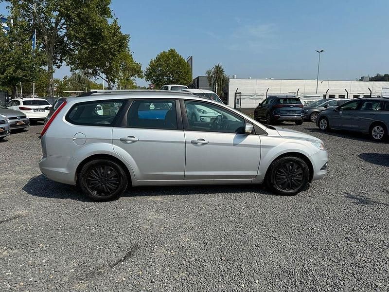 Silber Gebraucht 2010 Ford Focus Style Limousine | 3.500 € (Fairer Preis) - Bild 1/4
