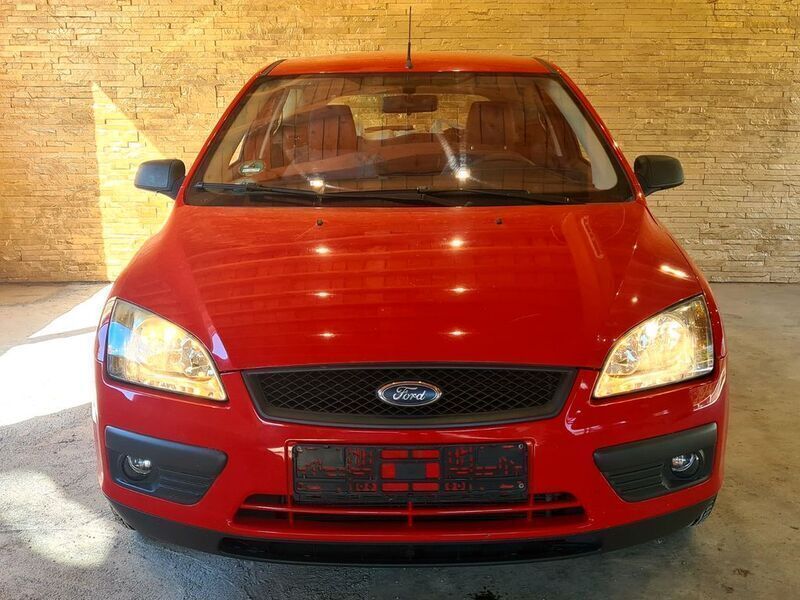 Gebraucht Ford Focus 80 PS (58 kW) 2005 Rot Kleinwagen
