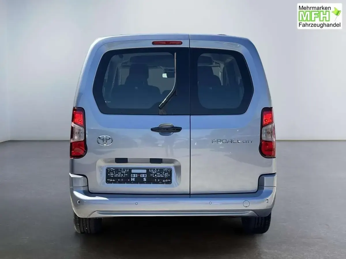 Neu Toyota Proace Verso Business Edition 110 PS (80 kW) 2026 Silber atomic metallic Kombi