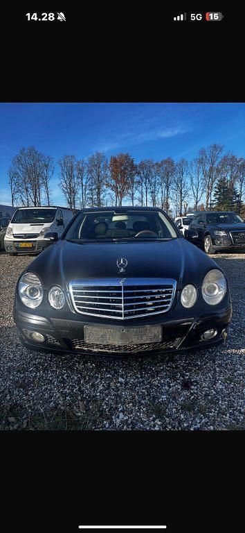 Schwarz Gebraucht 2008 Mercedes E220 Limousine | 2.499 € (Fairer Preis) - Bild 1/4