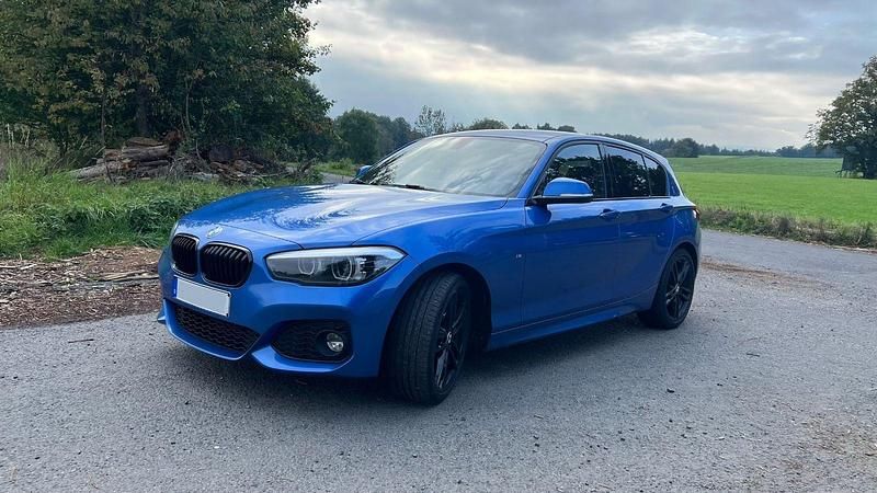Blau Gebraucht 2018 BMW 118 M Sport Kleinwagen | 15.199 € (Guter Preis) - Bild 1/4