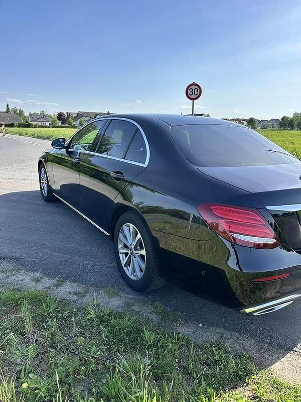 Gebraucht Mercedes E220 Avantgarde 194 PS (142 kW) 2018 Limousine