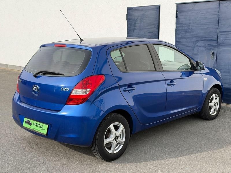 Gebraucht Hyundai i20 Edition 90 PS (66 kW) 2012 Blau Kleinwagen