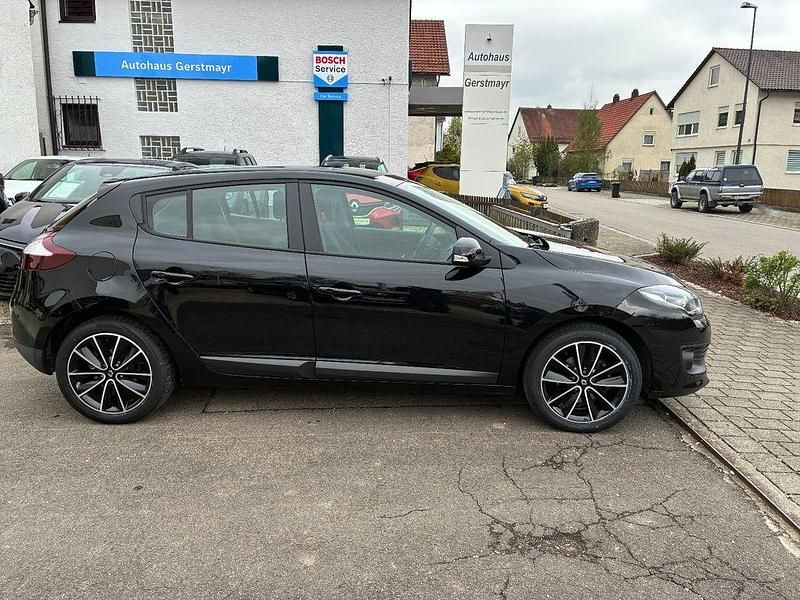 Gebraucht Renault Mégane Authentique 110 PS (80 kW) 2015 Schwarz Limousine