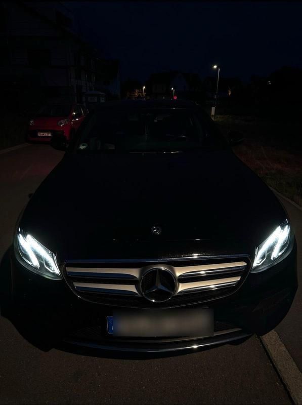 Gebraucht Mercedes E300 245 PS (180 kW) 2019 Schwarz Limousine