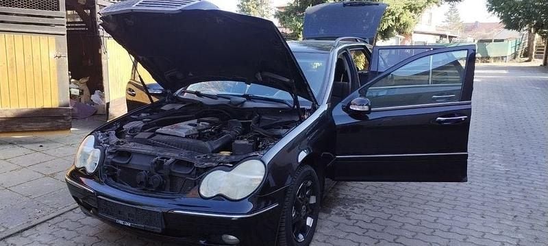 Second-hand Mercedes C180 Elegance 129 CP (94 kW) 2002 Negru Berlinǎ