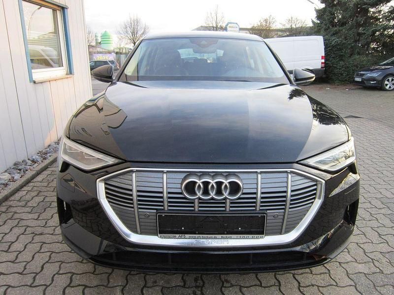 Gebraucht Audi e-tron Basis 230 kW (313 PS) 2022 Schwarz SUV