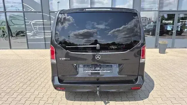 Gebraucht Mercedes V250 Style 190 PS (139 kW) 2024 Grau Van / Kleinbus