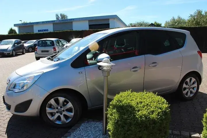 Gebraucht Opel Meriva Edition 101 PS (74 kW) 2018 Silber Van / Kleinbus