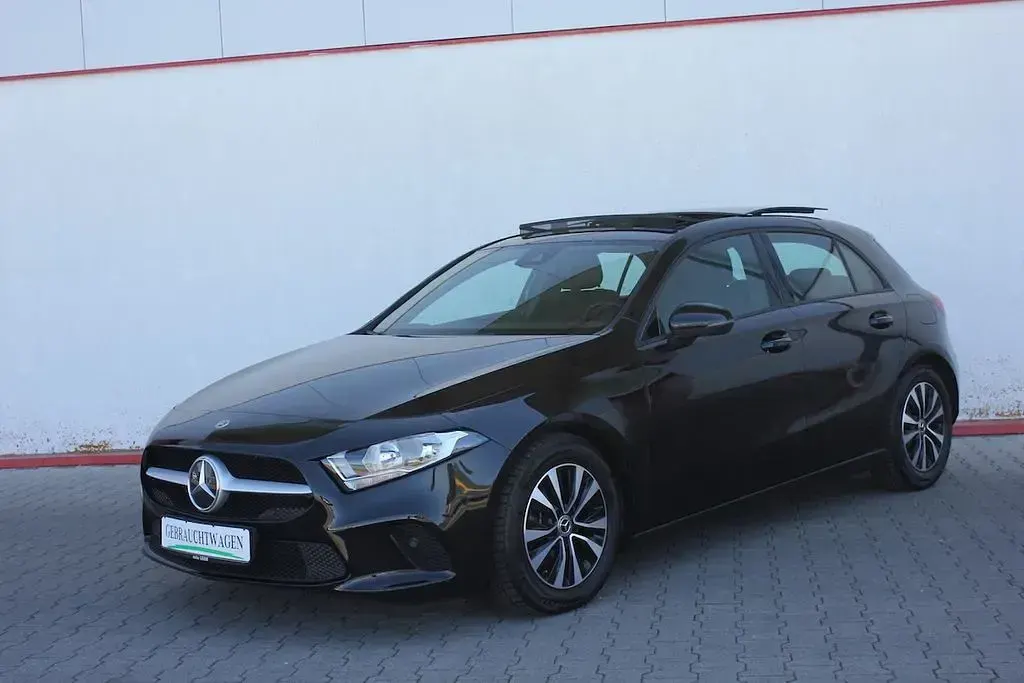 Gebraucht Mercedes A160 109 PS (80 kW) 2021 Kosmosschwarz metalliclack 191 Limousine