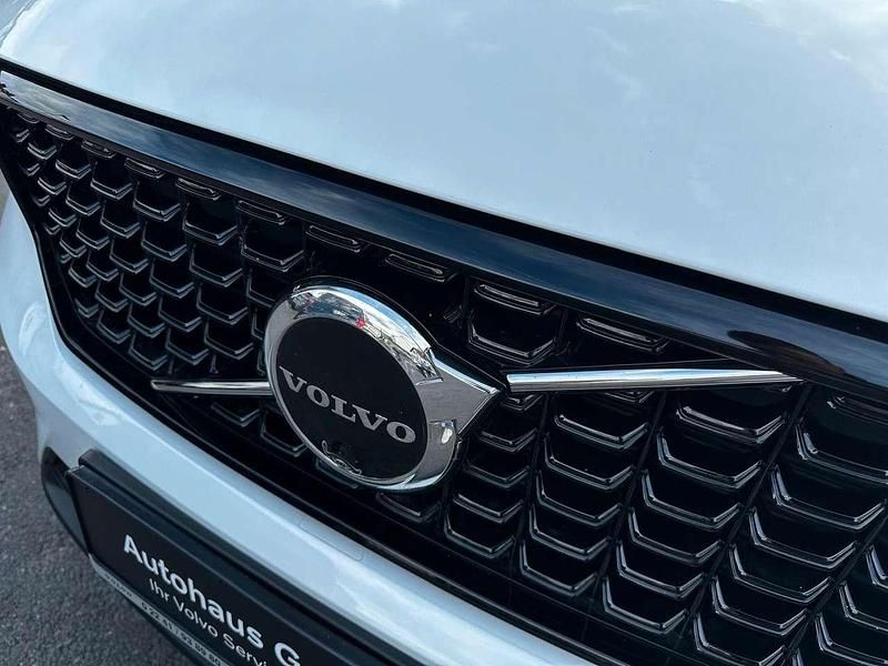 Gebraucht Volvo XC40 Plus 163 PS (119 kW) 2025 Weiß SUV