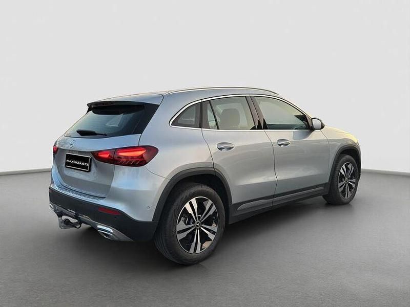 Gebraucht Mercedes GLA200 150 PS (110 kW) 2025 Metalliclack hightechsilber SUV