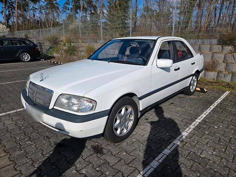 Gebraucht Mercedes C180 122 PS (89 kW) 1996 Weiß Limousine