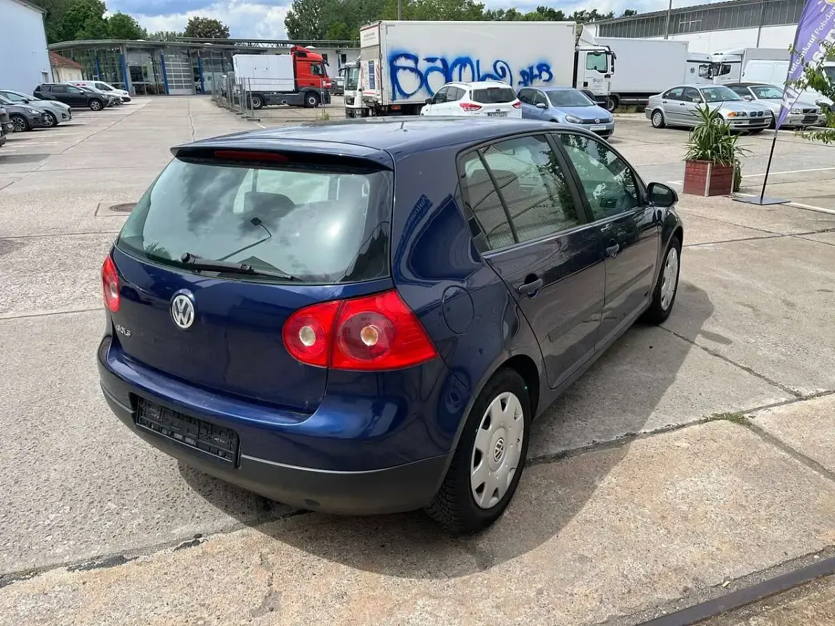 Gebraucht VW Golf IV Trendline 75 PS (55 kW) 2006 Shadowblue metallic Kleinwagen
