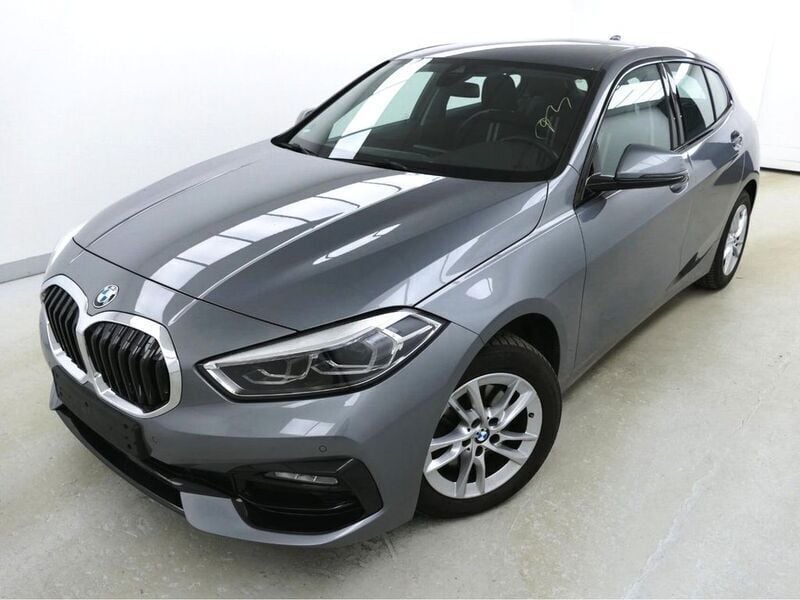 Grau Gebraucht 2023 BMW 118 Sport Line Kleinwagen | 24.480 € (Guter Preis) - Bild 1/4