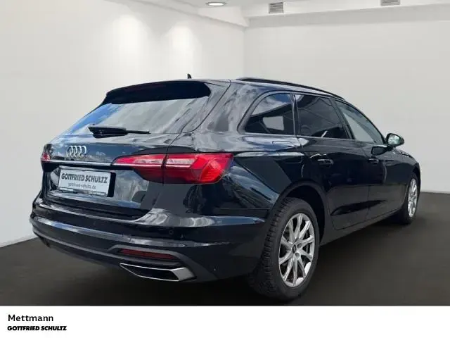 Gebraucht Audi A4 Business 150 PS (110 kW) 2022 Mythosschwarz metallic Kombi