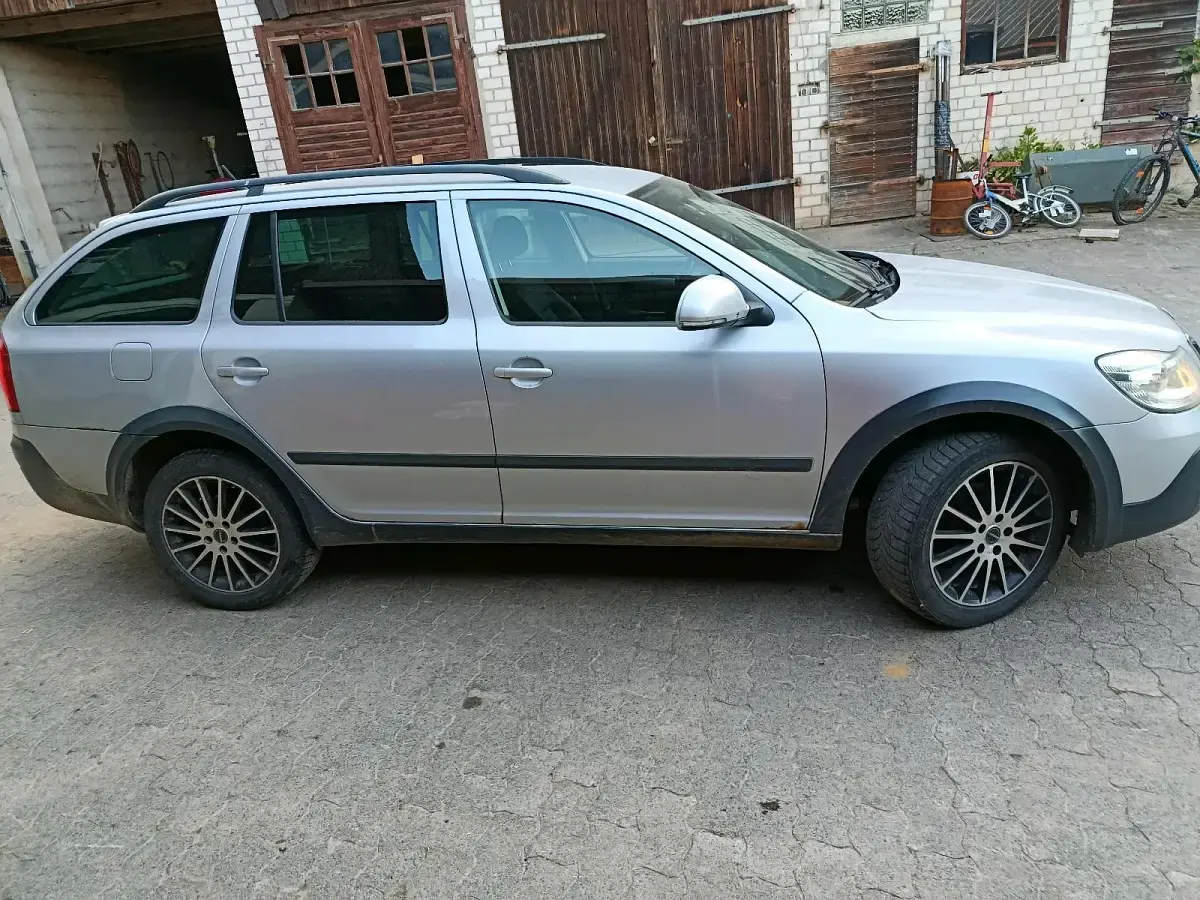 Gebraucht Skoda Octavia 140 PS (102 kW) 2010 Silber Kombi