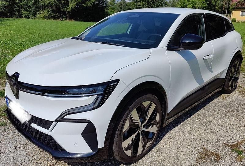 Weiß Gebraucht 2023 Renault Mégane Komfort Limousine | 26.700 € (Superpreis) - Bild 1/4
