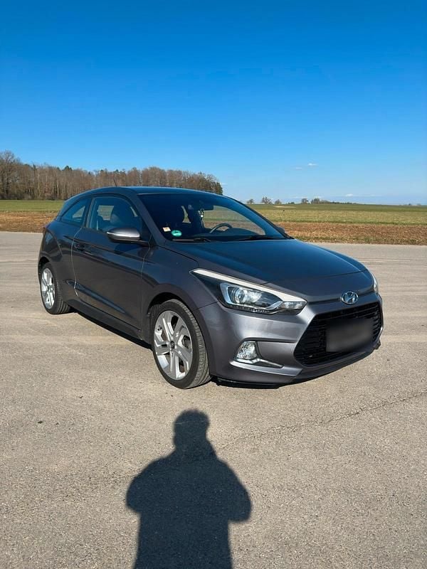 Gebraucht Hyundai i20 101 PS (74 kW) 2016 Grau Coupé
