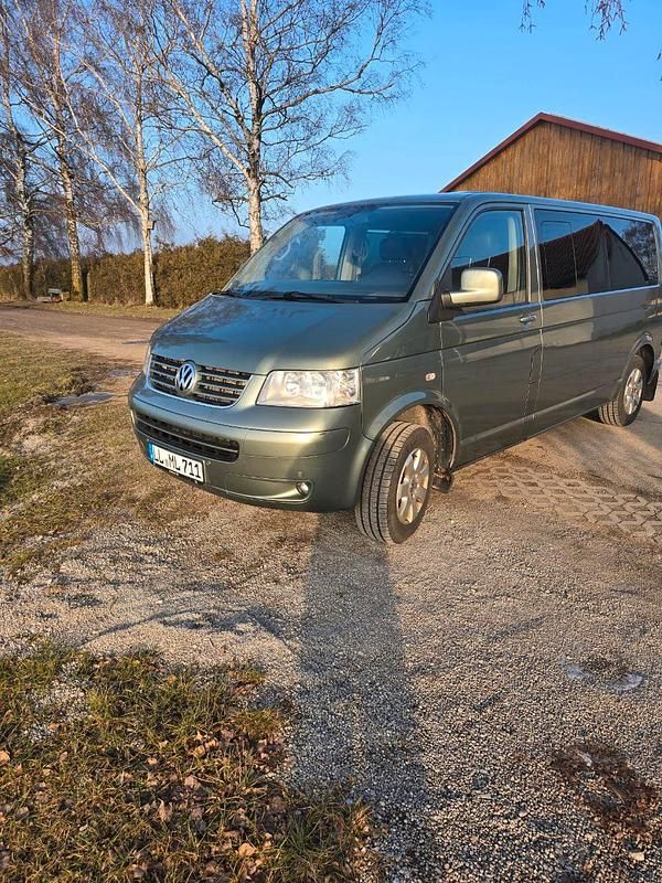 Używany VW Caravelle 174 KM (127 kW) 2009 Zielony Van