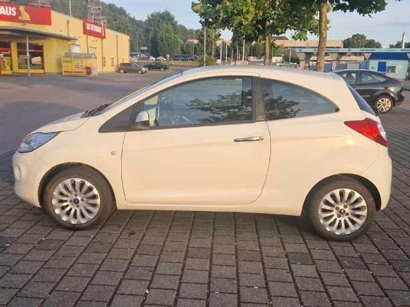Gebraucht Ford Ka Titanium 69 PS (50 kW) 2012 Weiß Limousine