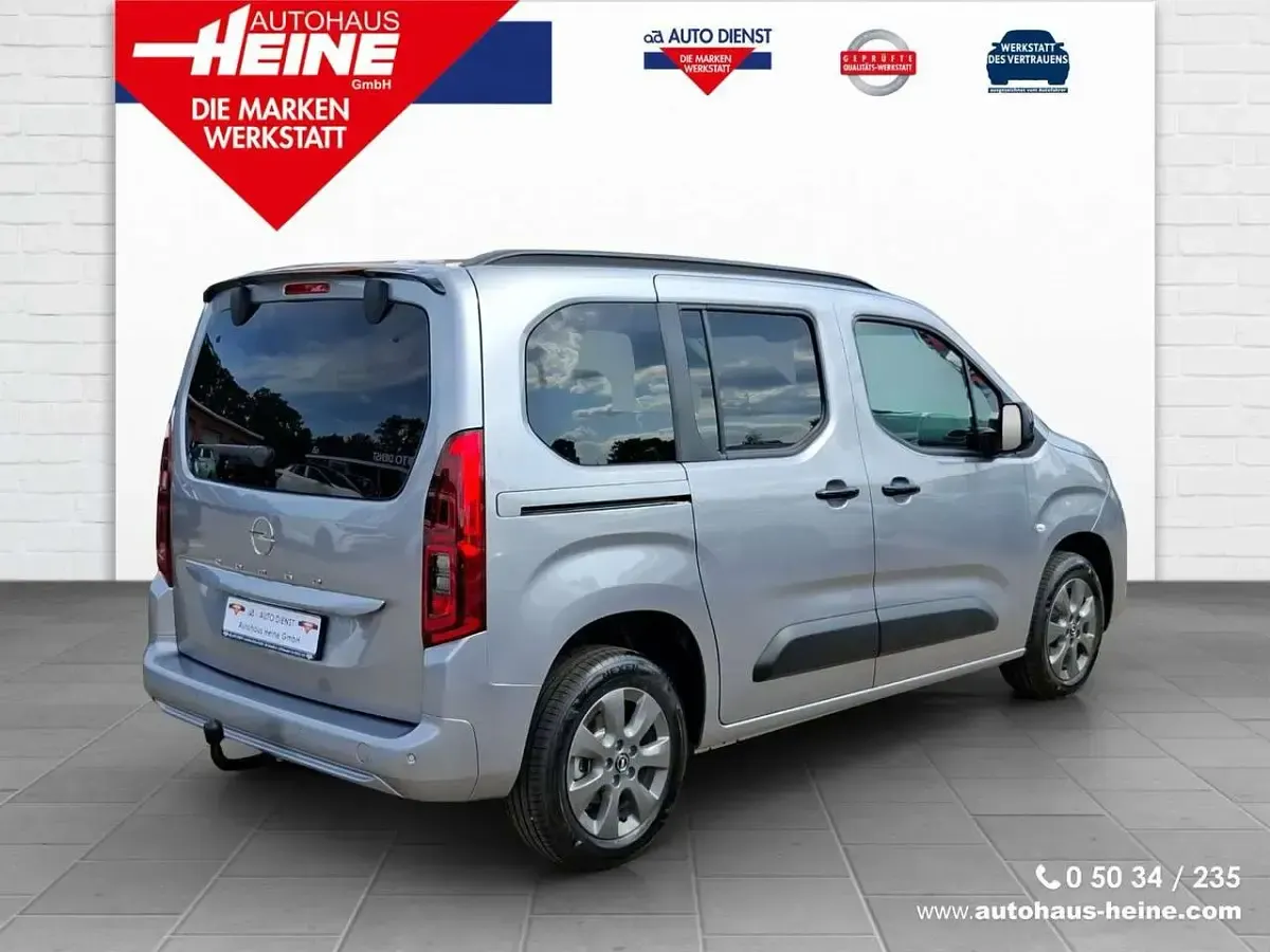 Neu Opel Combo Life Style 102 PS (75 kW) 2026 Grau Van / Kleinbus