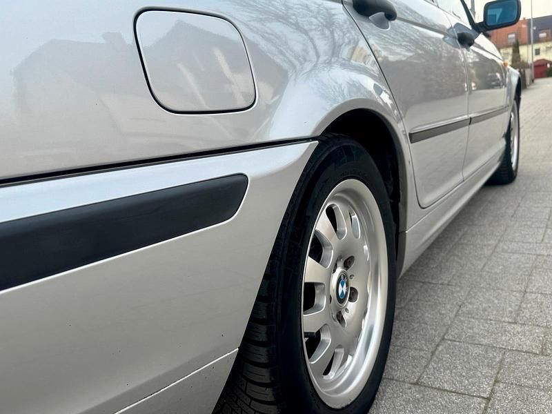 Gebraucht BMW 318 143 PS (105 kW) 2003 Silber Kombi