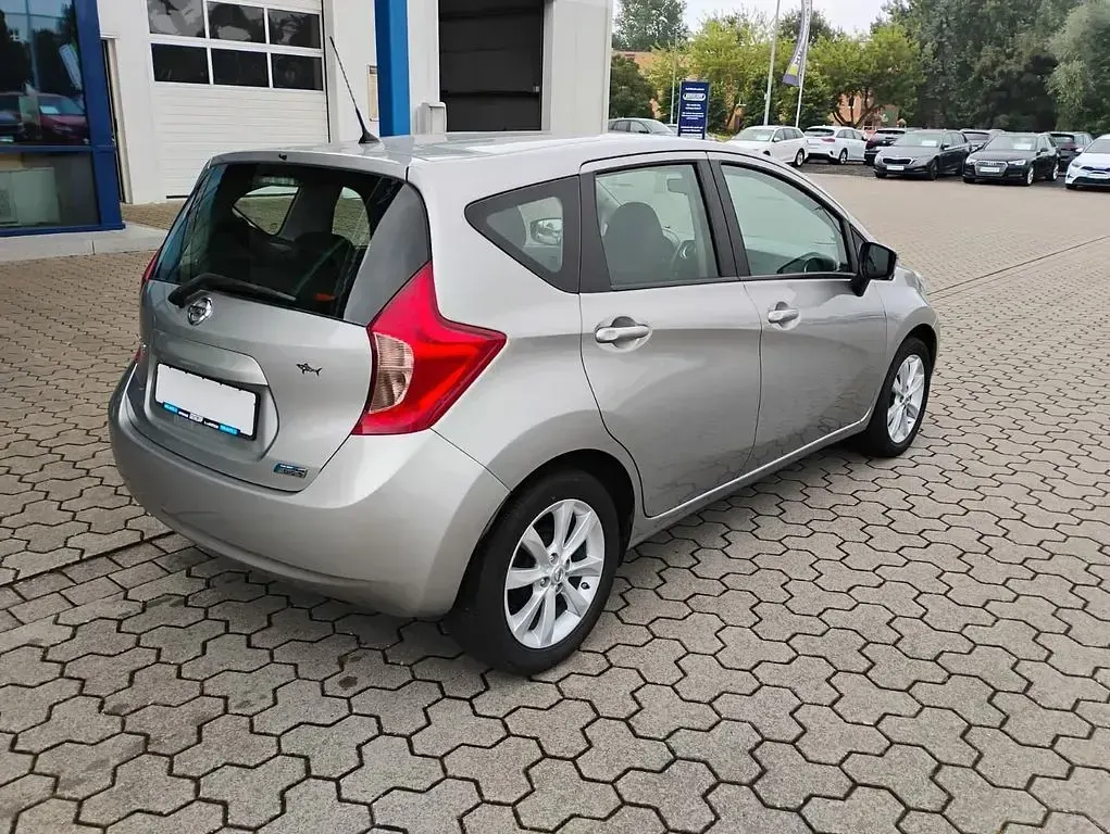 Gebraucht Nissan Note 360º 98 PS (72 kW) 2014 Silber Kleinwagen
