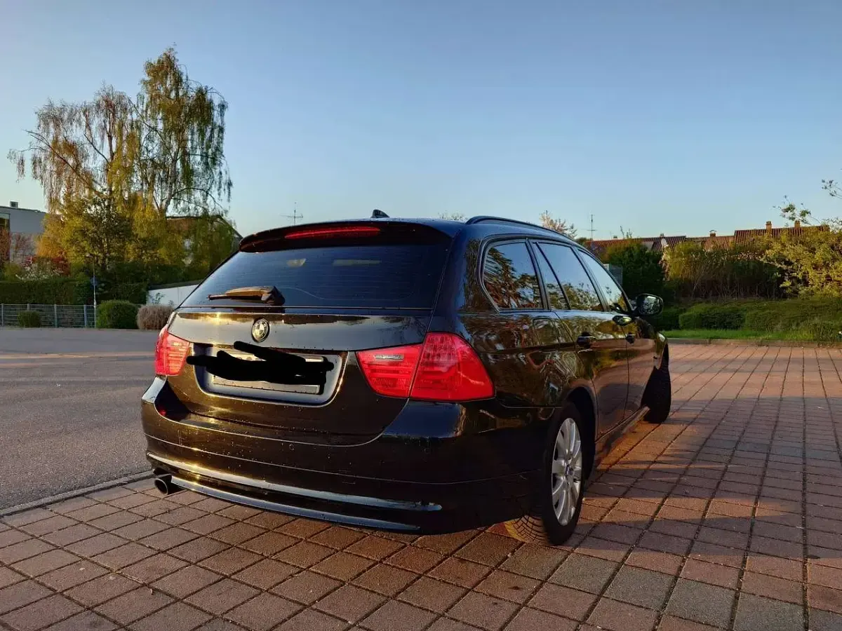 Gebraucht BMW 318 M Sport 143 PS (105 kW) 2011 Schwarz Kombi