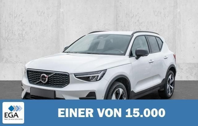 Weiß metallic Gebraucht 2023 Volvo XC40 Plus SUV | 35.500 € (Guter Preis) - Bild 1/4