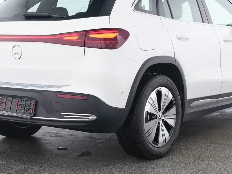 Gebraucht Mercedes EQA250+ 139 kW (190 PS) 2025 Weiß SUV