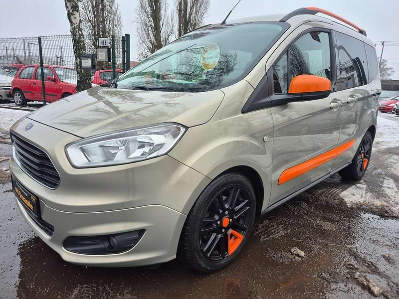 Gebraucht Ford Tourneo Courier Titanium 101 PS (74 kW) 2017 Titangrau metallic Van / Kleinbus
