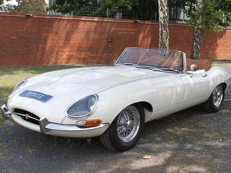 Weiß Gebraucht 1964 Jaguar E-Type Cabrio | 145.000 € - Bild 1/4