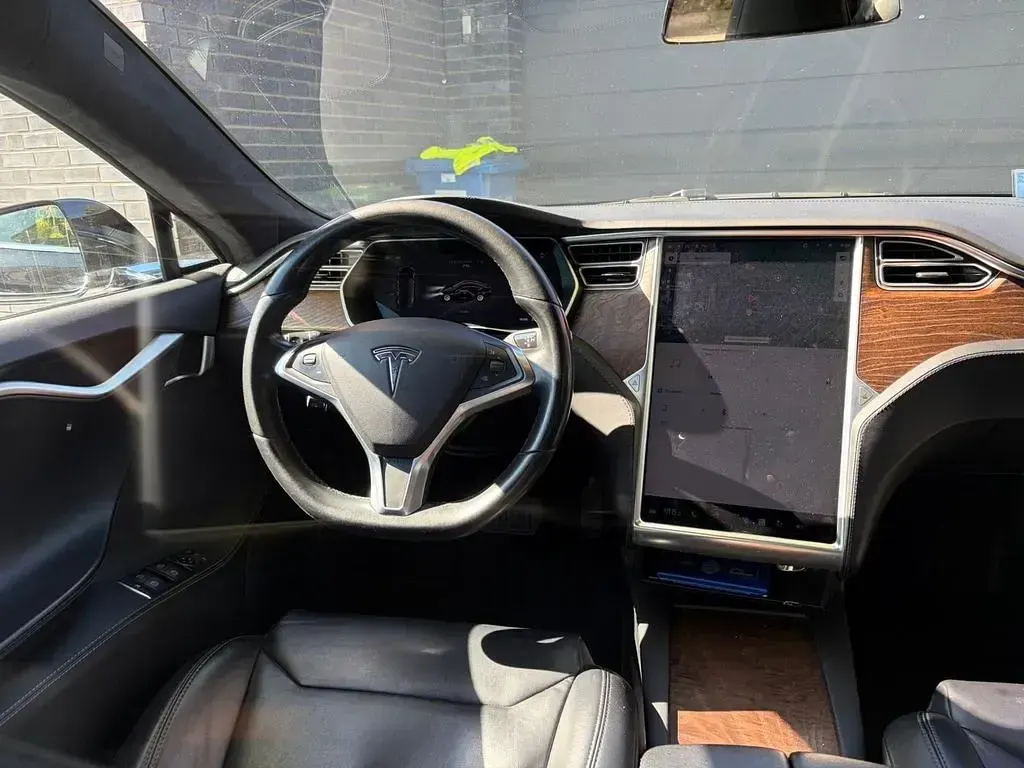 Second-hand Tesla Model S 235 kW (320 CP) 2017 Negru Hatchback