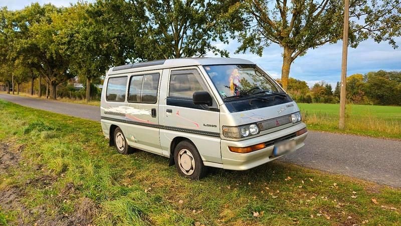 Gebraucht Mitsubishi L300 112 PS (82 kW) 1993 Silber Van / Kleinbus