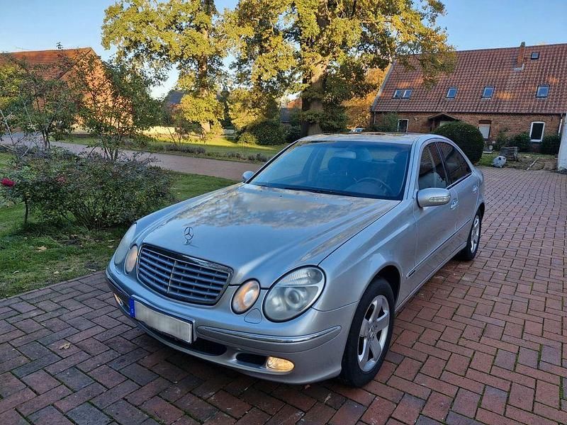 Silber Gebraucht 2002 Mercedes E320 Elegance Limousine | 4.550 € (Guter Preis) - Bild 1/4