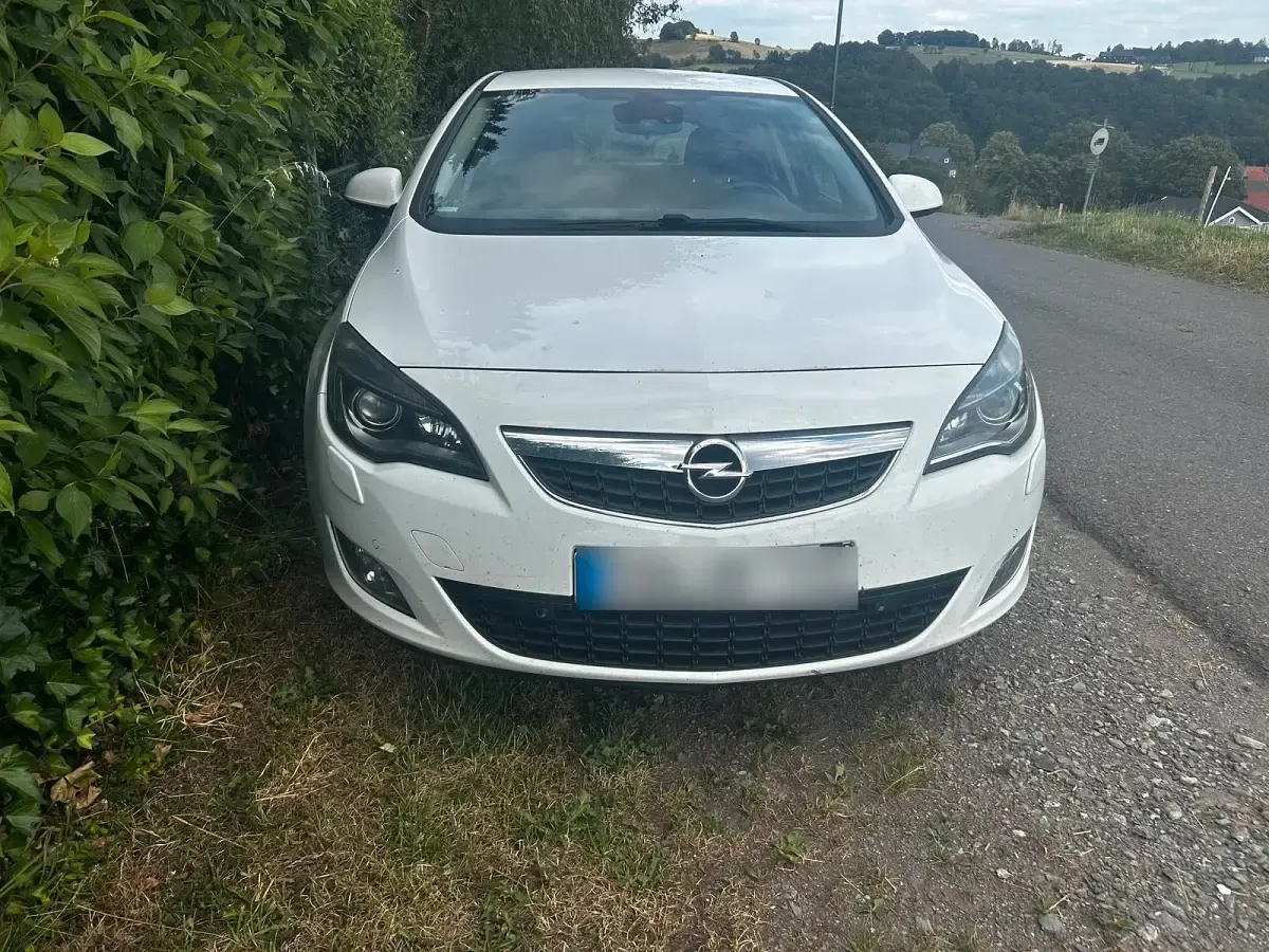 Gebraucht Opel Astra 180 PS (132 kW) 2010 Weiß Limousine