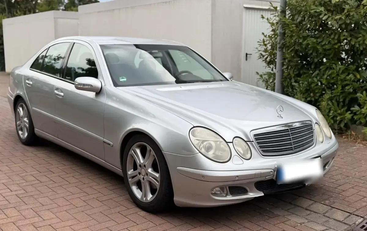 Gebraucht Mercedes E240 177 PS (130 kW) 2004 Silber Limousine