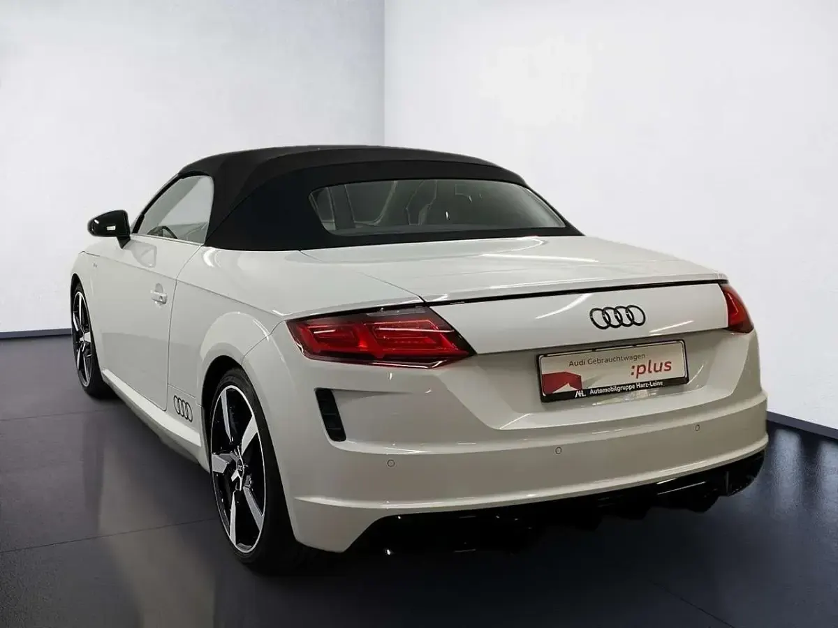 Gebraucht Audi TT Roadster Competition 197 PS (144 kW) 2023 Gletscherweiß metallic/verdeck Cabrio